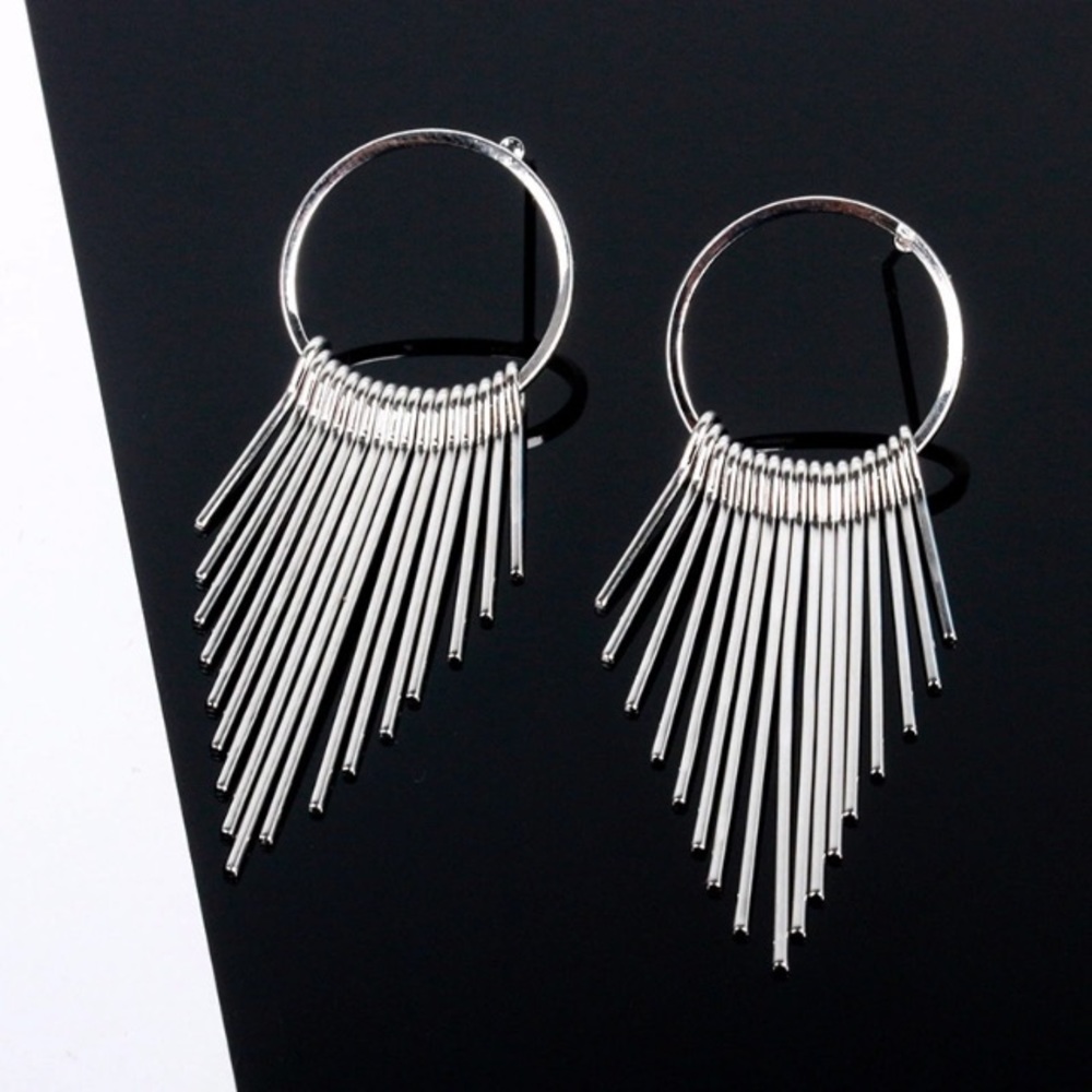 NEW!💙💎MODERN! SILVERY! 💍 RAYS!TASSEL HOOPS!💎💙 - Picture 7 of 8